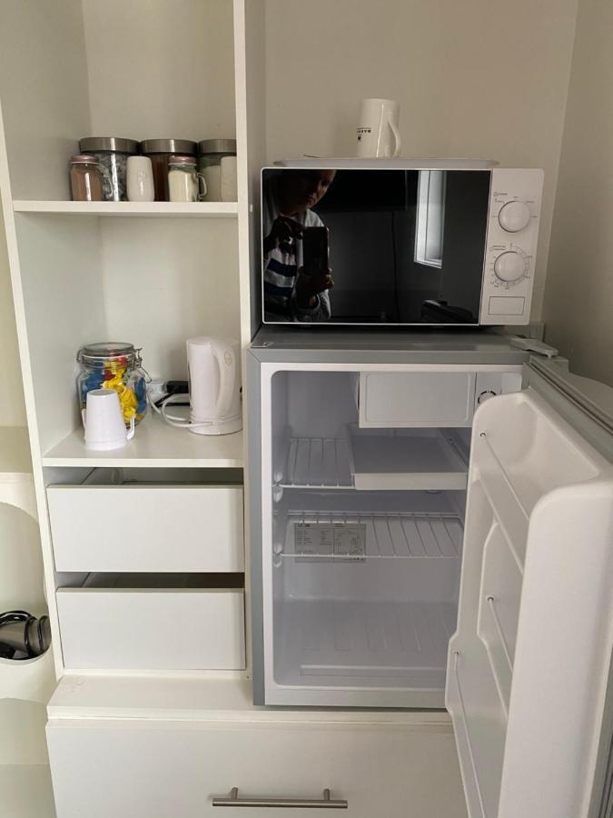 Quiet, Spacious Double Bedroom! Питерборо Екстериор снимка