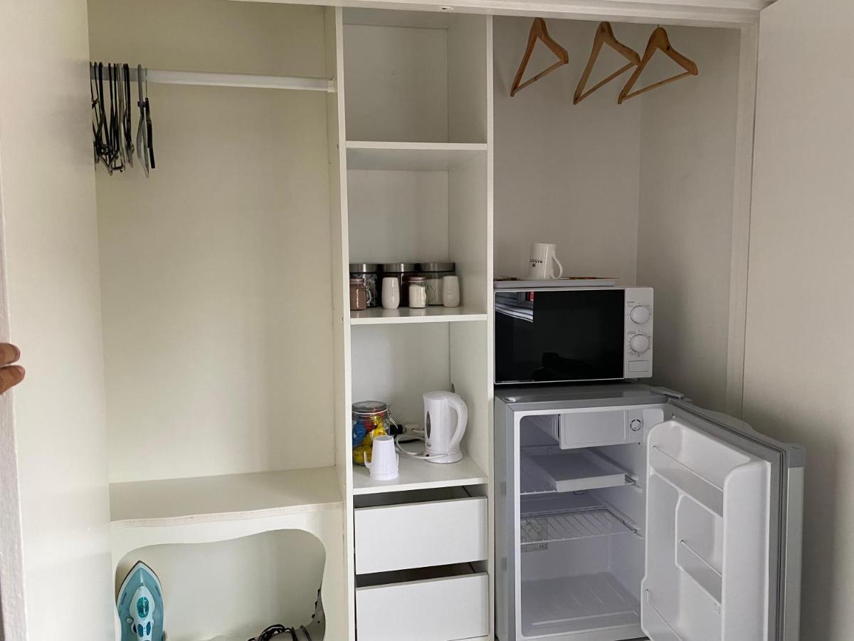 Quiet, Spacious Double Bedroom! Питерборо Екстериор снимка